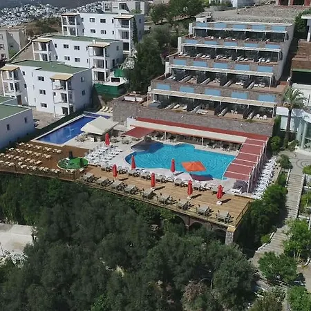 Maira Deluxe Hotel 4*