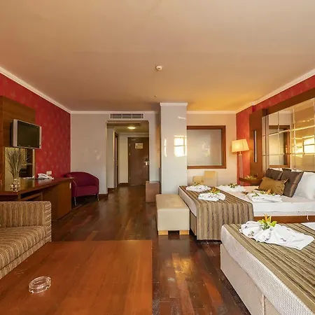 Maira Deluxe Hotel