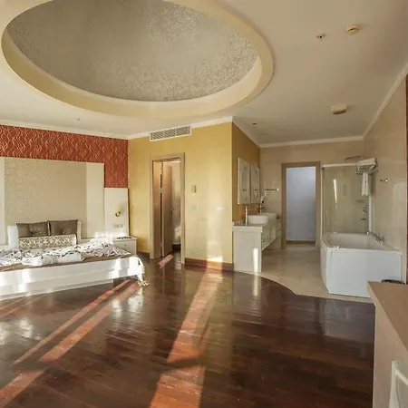Maira Deluxe Hotel