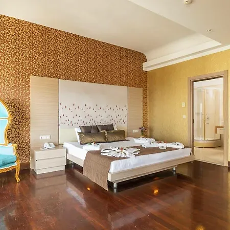 Hotel Maira Deluxe 4*