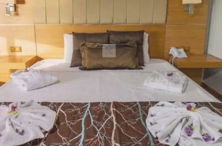 Maira Deluxe Hotel 4*