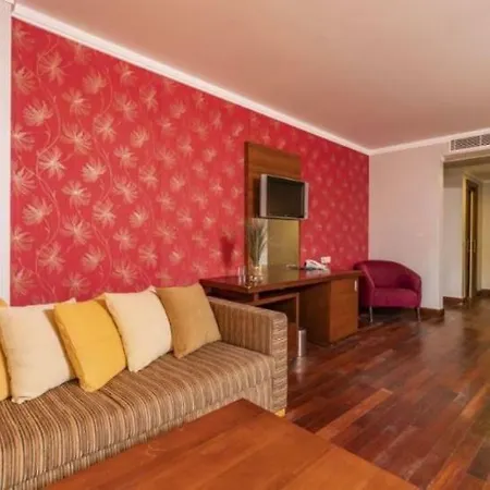 Maira Deluxe Hotel