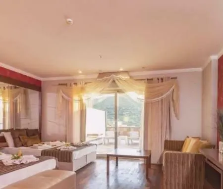 Hotel Maira Deluxe 4*