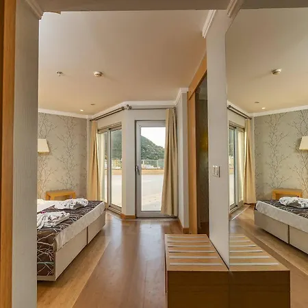 Hotel Maira Deluxe 4*